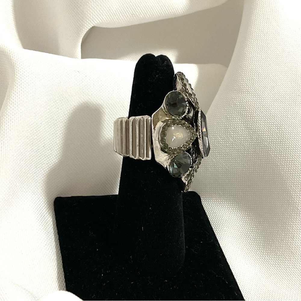 Stretch Ring with Cabochons